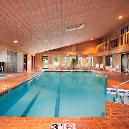Ramada By Wyndham Wisconsin Dells I-90 Hotel Lake Delton Bagian luar foto