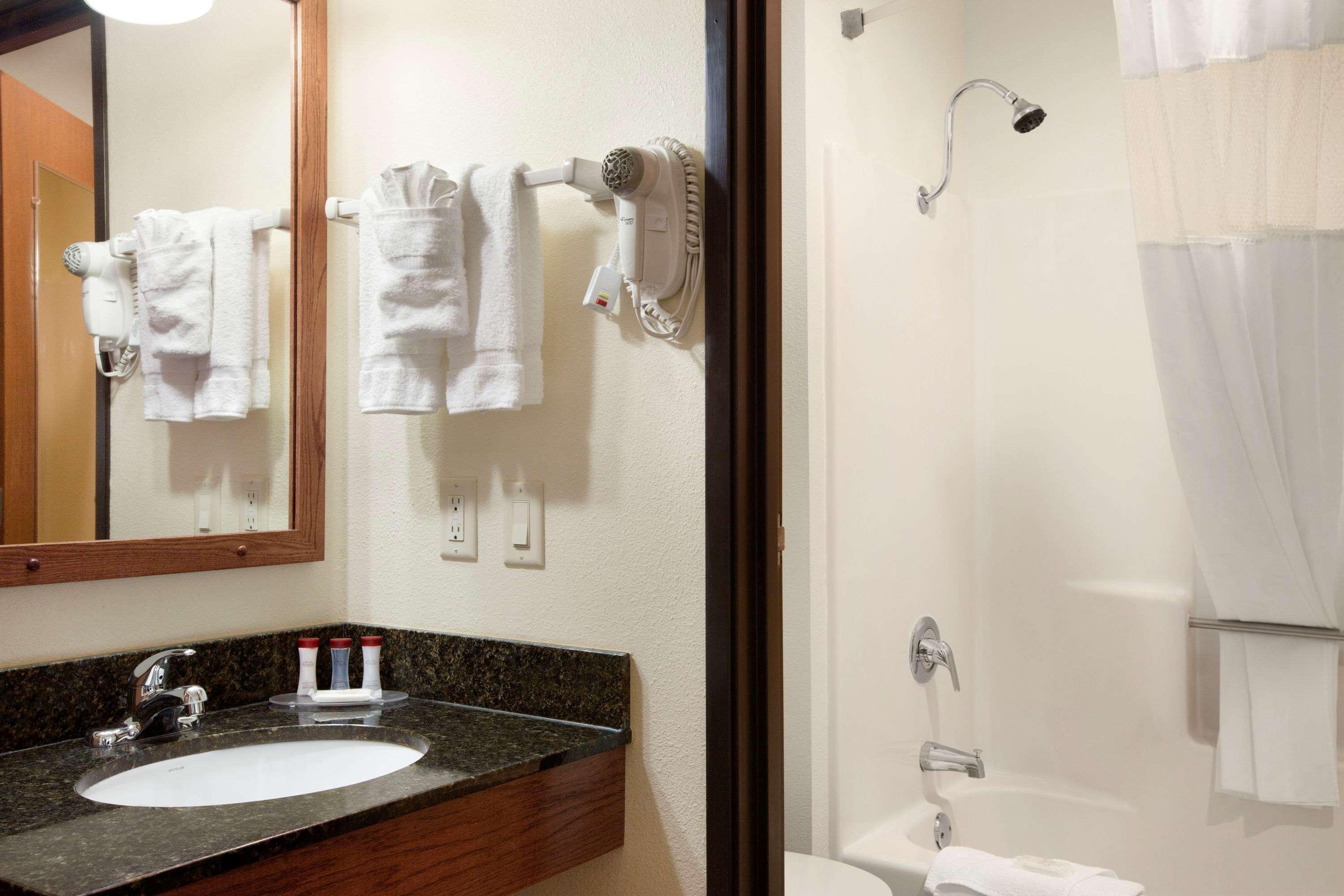 Ramada By Wyndham Wisconsin Dells I-90 Hotel Lake Delton Bagian luar foto