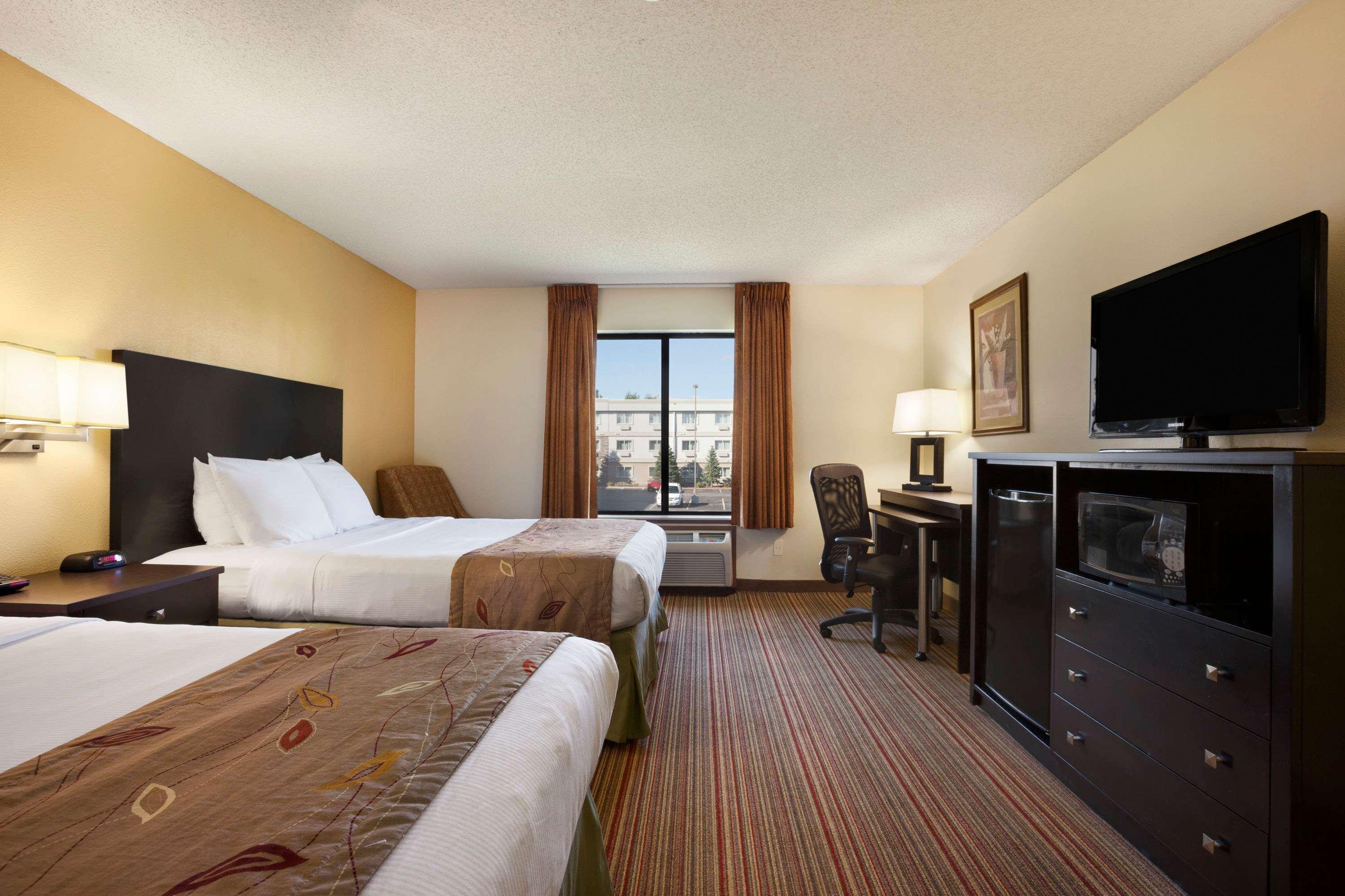 Ramada By Wyndham Wisconsin Dells I-90 Hotel Lake Delton Bagian luar foto