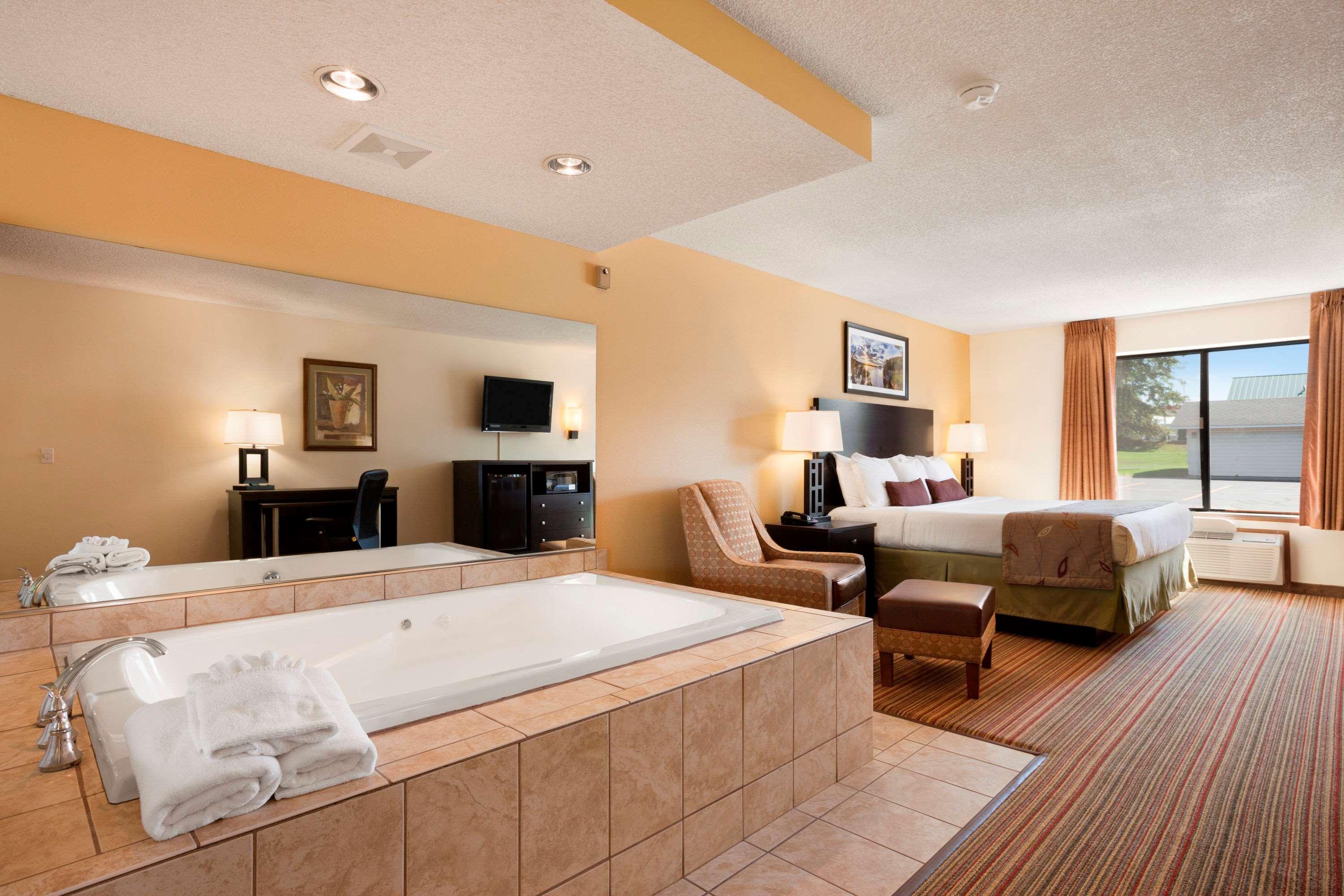 Ramada By Wyndham Wisconsin Dells I-90 Hotel Lake Delton Bagian luar foto
