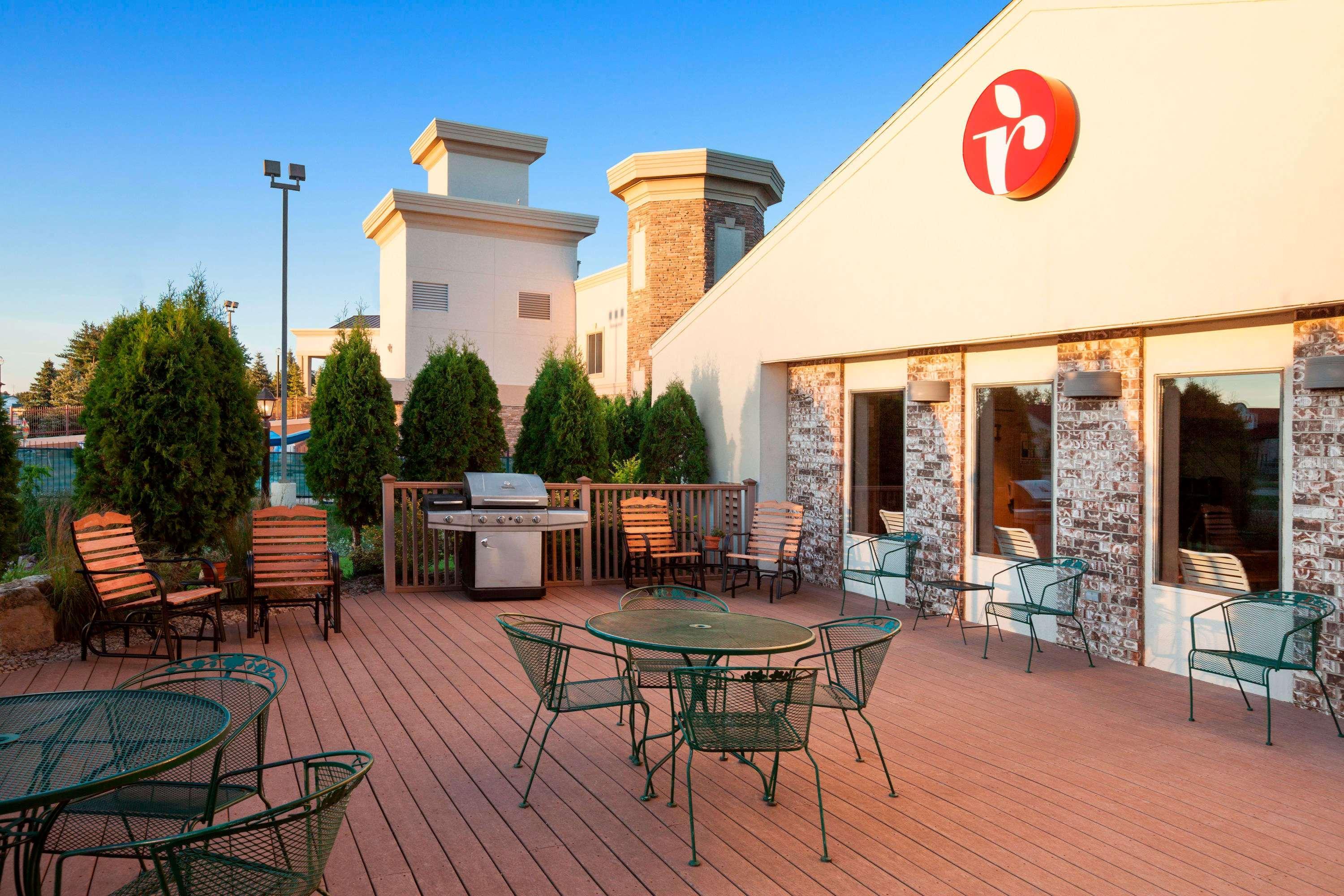Ramada By Wyndham Wisconsin Dells I-90 Hotel Lake Delton Bagian luar foto