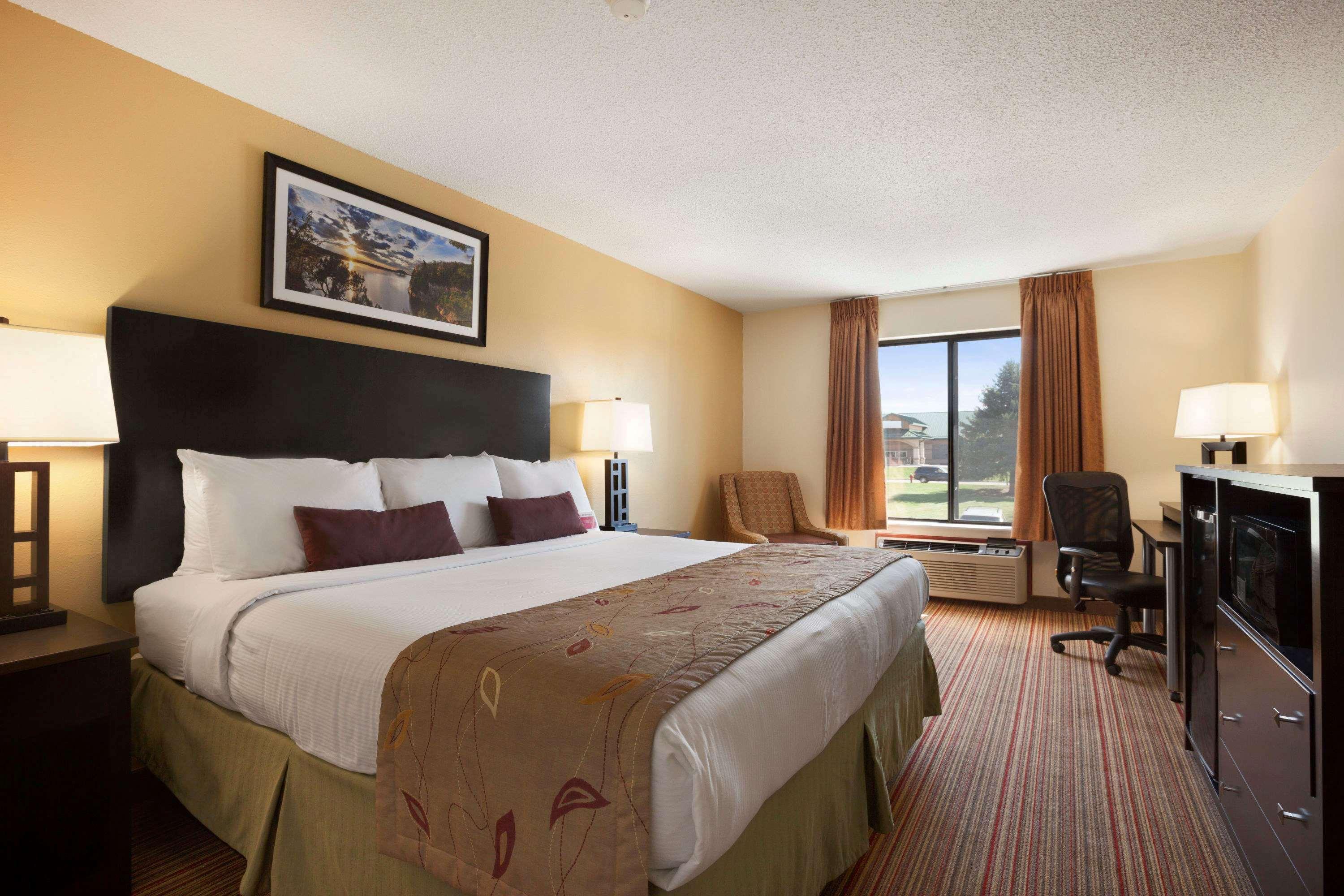 Ramada By Wyndham Wisconsin Dells I-90 Hotel Lake Delton Bagian luar foto