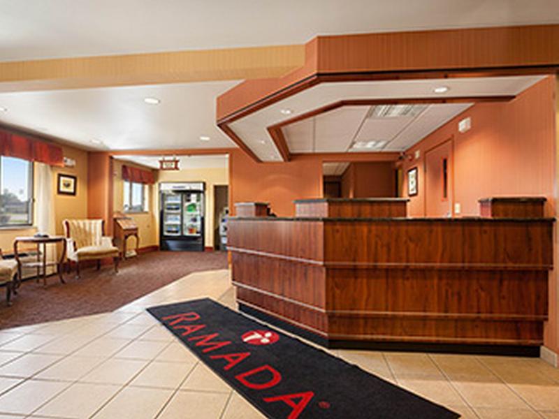 Ramada By Wyndham Wisconsin Dells I-90 Hotel Lake Delton Bagian luar foto