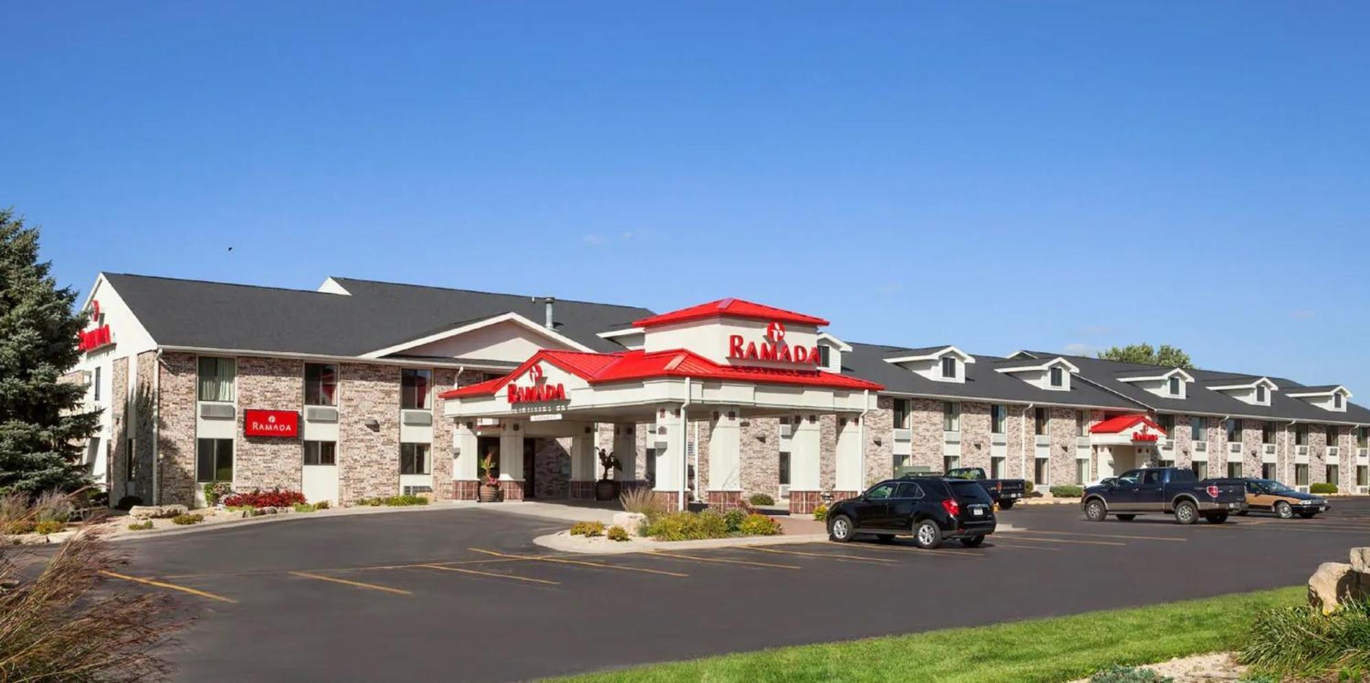 Ramada By Wyndham Wisconsin Dells I-90 Hotel Lake Delton Bagian luar foto