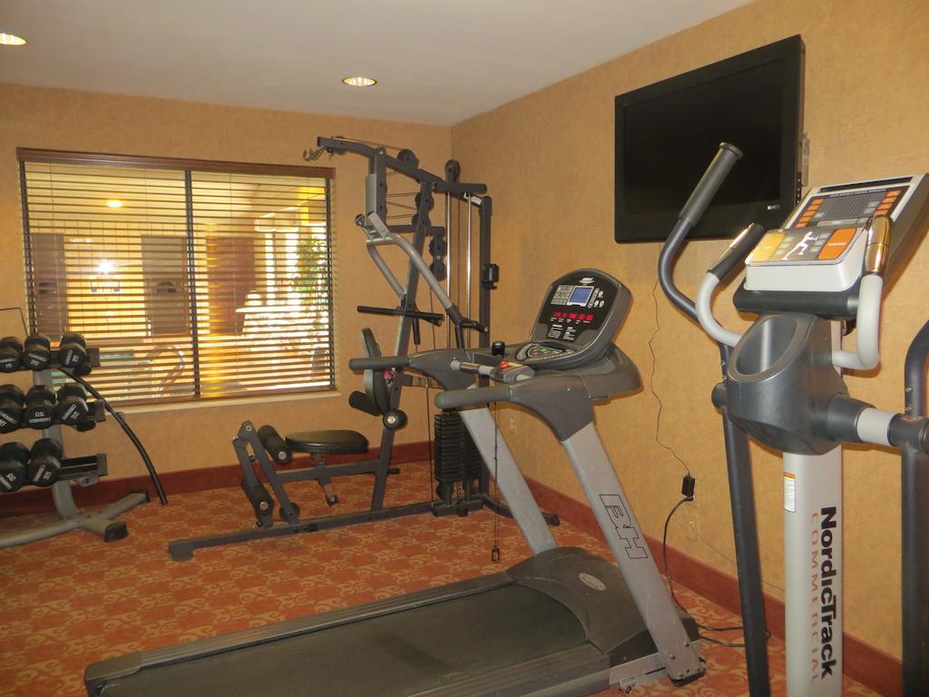 Ramada By Wyndham Wisconsin Dells I-90 Hotel Lake Delton Bagian luar foto