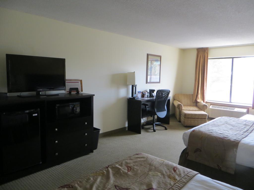 Ramada By Wyndham Wisconsin Dells I-90 Hotel Lake Delton Bagian luar foto