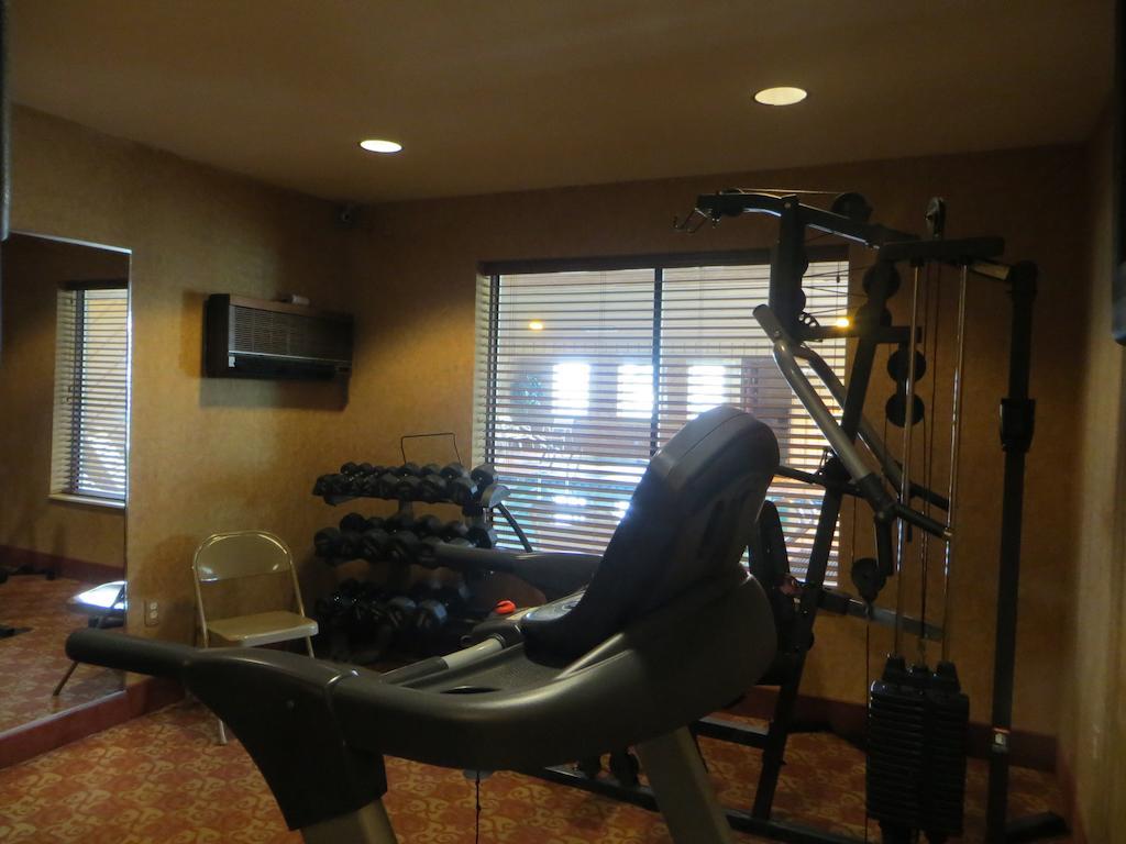 Ramada By Wyndham Wisconsin Dells I-90 Hotel Lake Delton Bagian luar foto