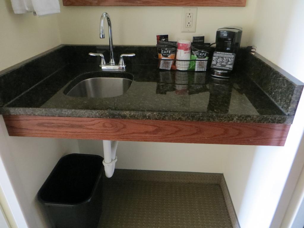 Ramada By Wyndham Wisconsin Dells I-90 Hotel Lake Delton Bagian luar foto