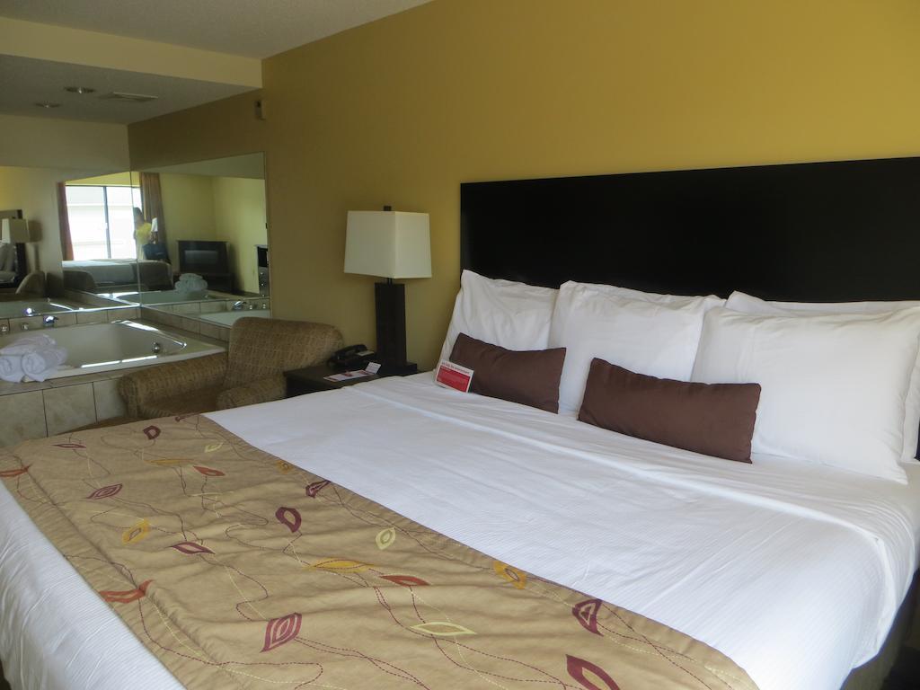 Ramada By Wyndham Wisconsin Dells I-90 Hotel Lake Delton Bagian luar foto