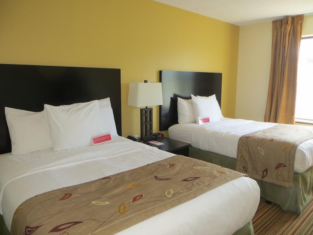 Ramada By Wyndham Wisconsin Dells I-90 Hotel Lake Delton Bagian luar foto