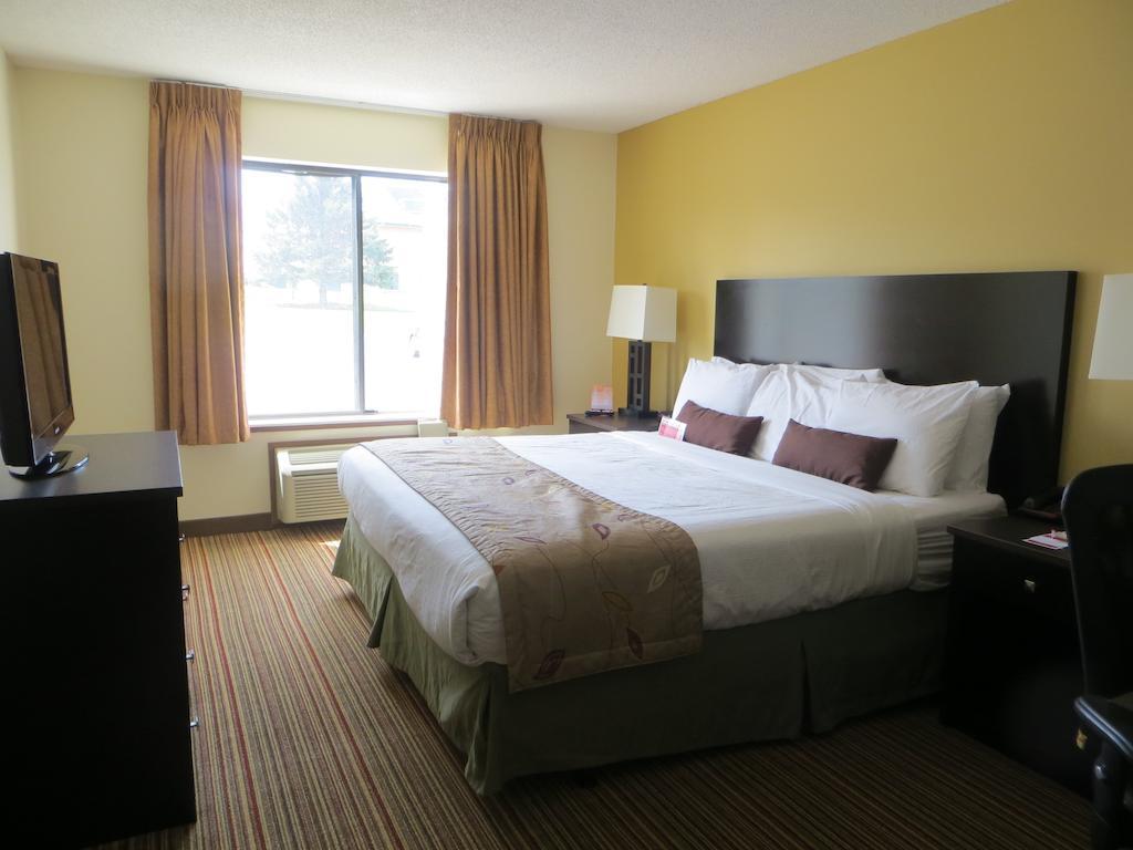 Ramada By Wyndham Wisconsin Dells I-90 Hotel Lake Delton Bagian luar foto