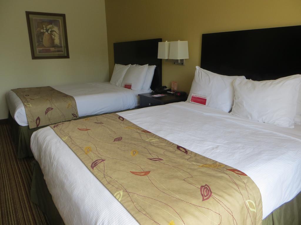 Ramada By Wyndham Wisconsin Dells I-90 Hotel Lake Delton Bagian luar foto