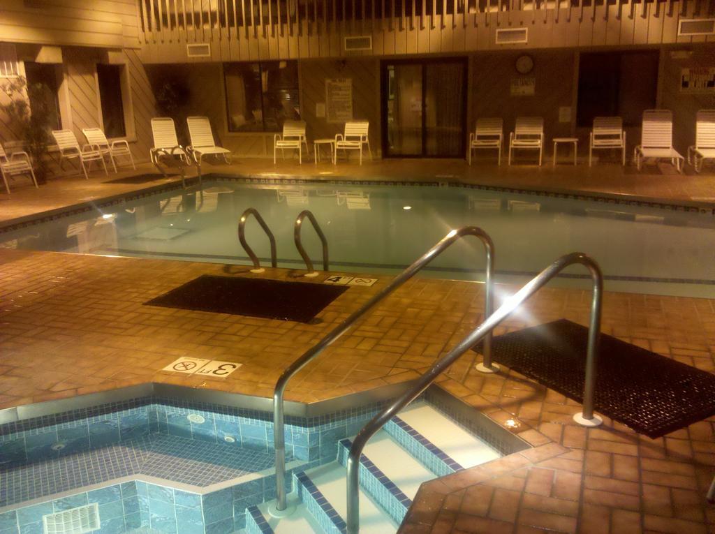 Ramada By Wyndham Wisconsin Dells I-90 Hotel Lake Delton Bagian luar foto